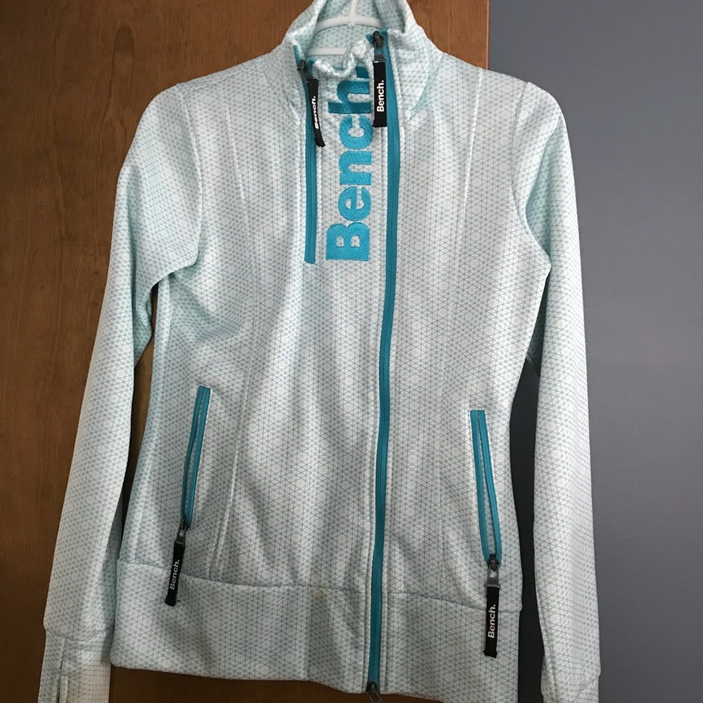 Bench zip up
